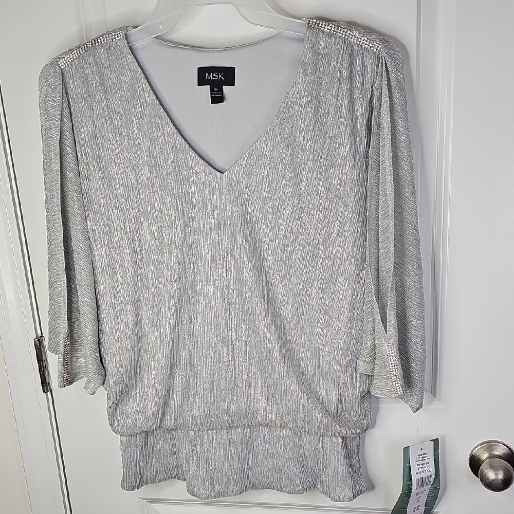 MSK‎ Metallic Silver V-Neck Top